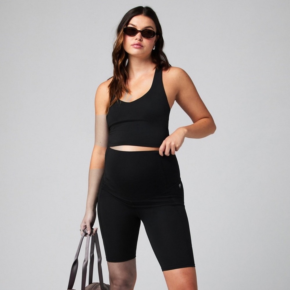 Fabletics High-Waisted Maternity 9” Short (L)